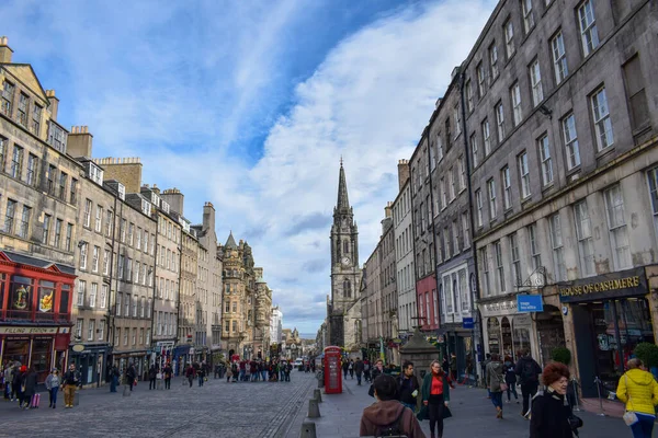 Edinburgh Scotland 2018 People Walking Princes Street Edinburgh — стоковое фото