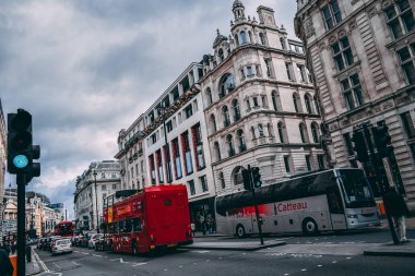 Londra, İngiltere - 06 / 01 / 2019: Londra 'nın işlek sokakları 