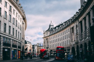 Londra, İngiltere - 06 / 01 / 2019: Londra 'nın işlek sokakları 