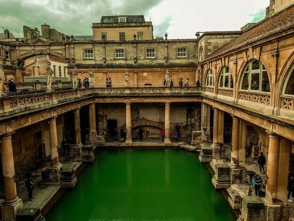  Roma hamamlarında, hamamda, banyoda, somerset 'te, İngiltere' de Büyük Hamamda yürüyen turistler