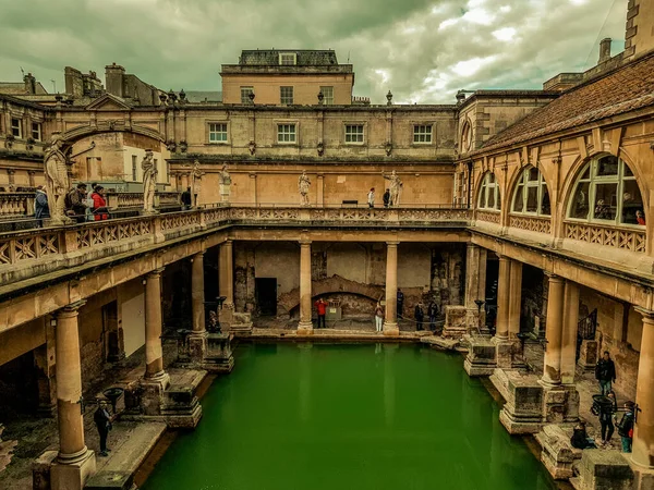  Roma hamamlarında, hamamda, banyoda, somerset 'te, İngiltere' de Büyük Hamamda yürüyen turistler