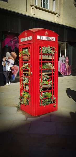 Вид Знаменитый Лондон Красный Телефонный Столб Рядом Старым Зданием Улице — стоковое фото