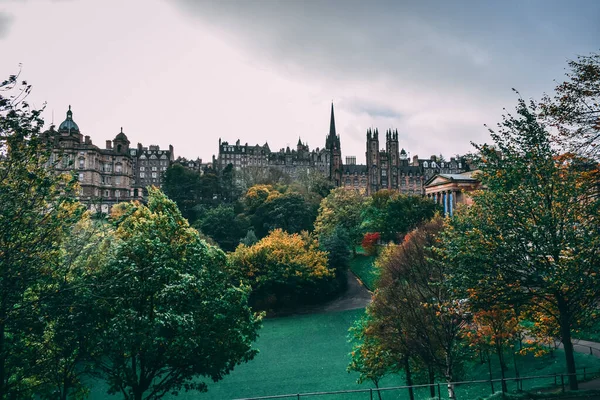 Edifici Storici Parco Verde Edimburgo Scozia — Foto Stock