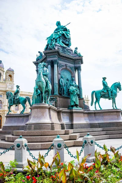 Kilátás Maria Theresa Emlékműre Palota Közelében Napsütéses Napon Bécs Ausztria — Stock Fotó