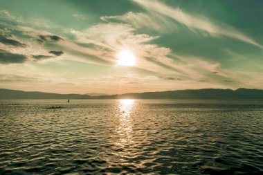 Deniz arka planında güzel gün batımı