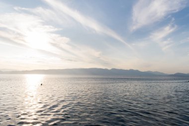 Deniz arka planında güzel gün batımı