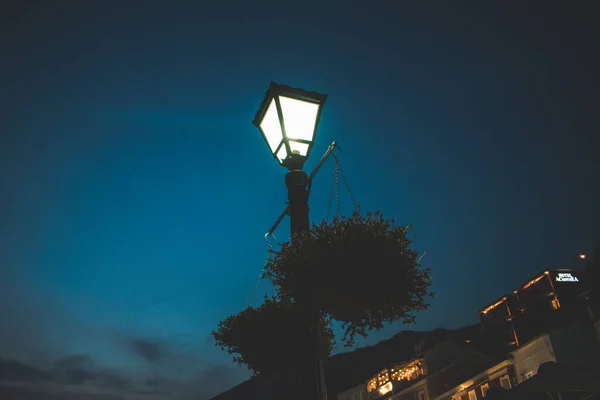 Lanterne Sur Fond Ciel Sombre — Photo