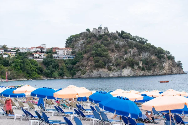 Paralia Grecia 2019 Tumbonas Playa — Foto de Stock