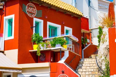 Yunanistan 'ın güzel renkli sahil kenti Parga, Epirus. Yunan yaz tatilleri