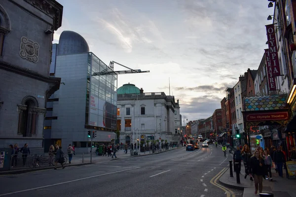 Människor Promenader Gatan Historiska Distrikt Kulturella Kvartalet Dublin Irland — Stockfoto