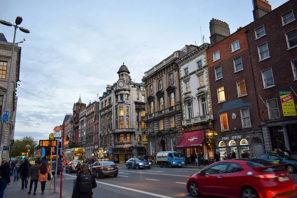 Persone Piedi Sulla Strada Del Quartiere Storico Temple Bar Dublins — Foto Stock