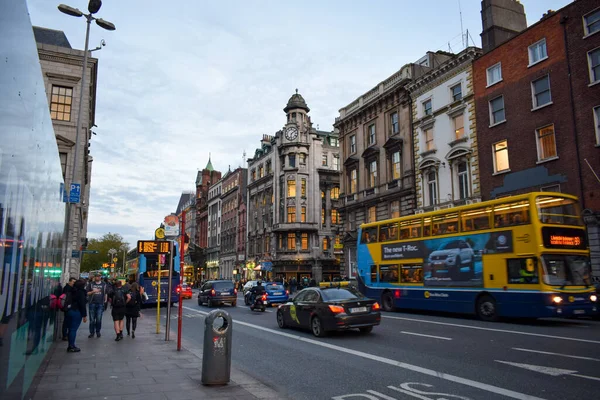 Persone Piedi Sulla Strada Del Quartiere Storico Temple Bar Dublins — Foto Stock