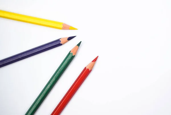 Lápiz Lápiz Madera Rojo Amarillo Azul Verde Colocado Sobre Fondo — Foto de Stock