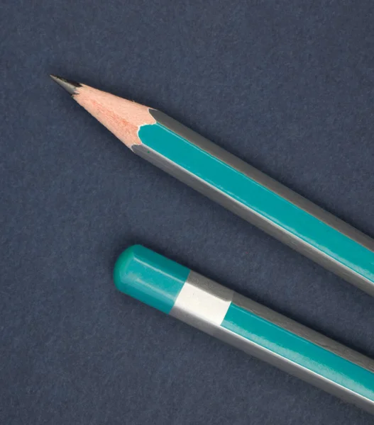 Dois Lápis Madeira Cor Azul Lápis Cor Colocado Diário Papel — Fotografia de Stock