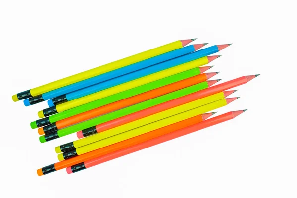 Uma Linha Lápis Madeira Normal Colorido Diferente Fundo Papel Cor — Fotografia de Stock