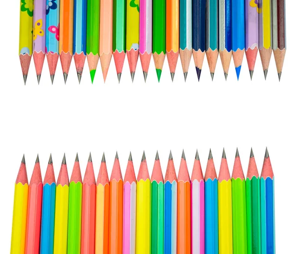 Dwa Rzędy Różnych Kolorowych Kredek Ołówkowych Drewna Zwrócone Siebie Białym — Zdjęcie stockowe