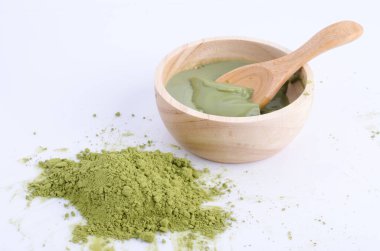Yeşil çay tozu ve puding.