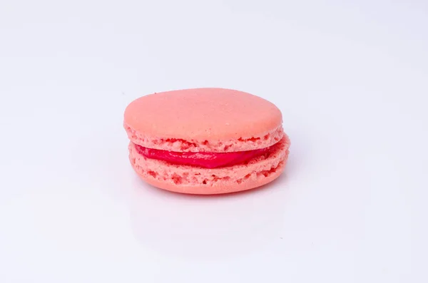 Macarons Colorés Isolés Sur Fond Blanc — Photo