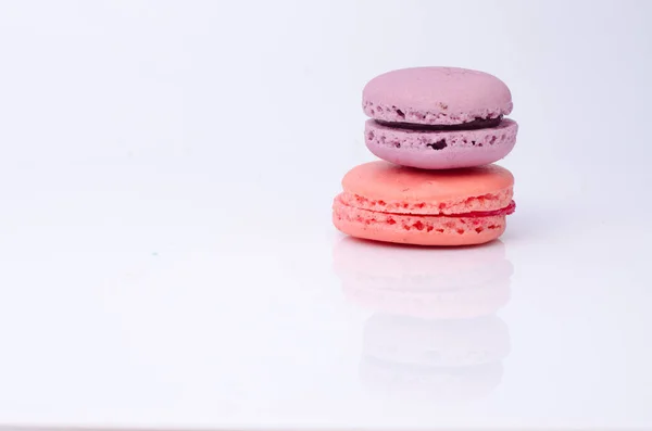 Bunte Macarons Isoliert Auf Weiß — Stockfoto