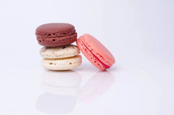 Macarons Colorés Isolés Sur Blanc — Photo