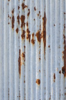 Eski hasar paslı çinko kaplama duvar