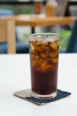 Bardakta soğuk soda.