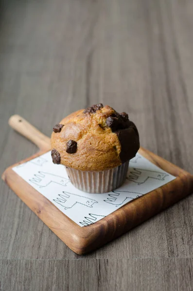 Čokoládové Muffiny Pekárna Dřevo Kavárně — Stock fotografie