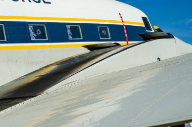 Jet uçağı pencere inşaatı