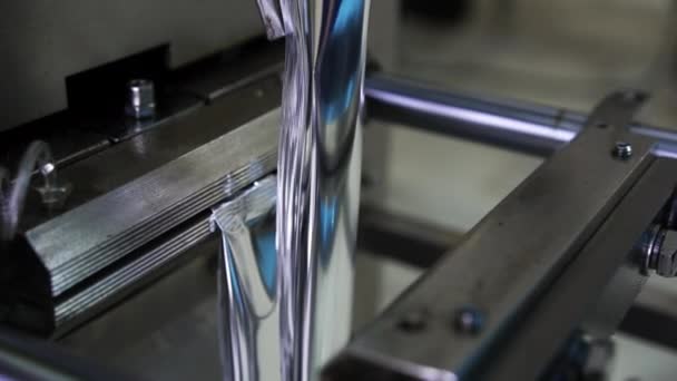 Les Sachets Alimentaires Couleur Argent Sont Fabriqués Sur Dispositif Technique — Video