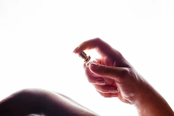 Woman Applying Perfume Her Hand Woman Applying Perfume Her Wrist — Stock Photo, Image