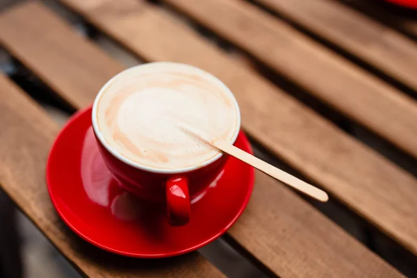 Café Quente Com Arte Latte Uma Xícara Branca Com Pires — Fotografia de Stock
