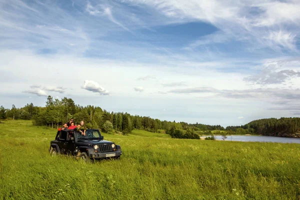 Novgorod Regio Rusland Juli 2018 Jeep Wrangler Bos Weg Wrangler — Stockfoto
