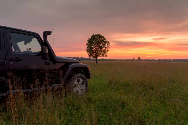 Новгородська Область Росія Липня 2018 Jeep Wrangler Області Сходом Сонця — стокове фото