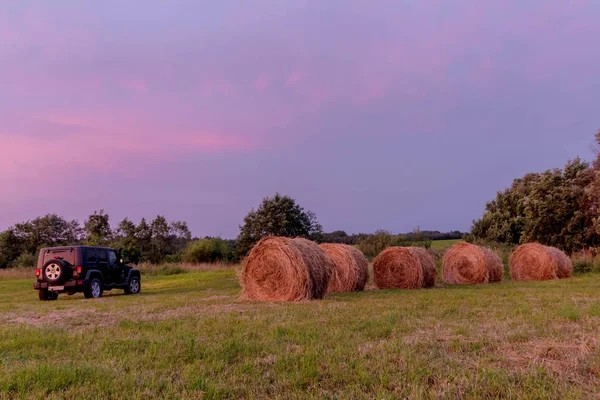 Region Nowgorod Russland Juli 2018 Jeep Wrangler Feld Bei Sonnenaufgang — Stockfoto