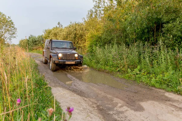 Περιφέρεια Λένινγκραντ Ρωσία Ιουλίου 2018 Jeep Wrangler Αγροτικό Δρόμο Για — Φωτογραφία Αρχείου