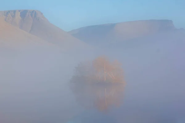 Misty Manhã Lago Montanha Península Kola Khibiny Setembro 2018 — Fotografia de Stock