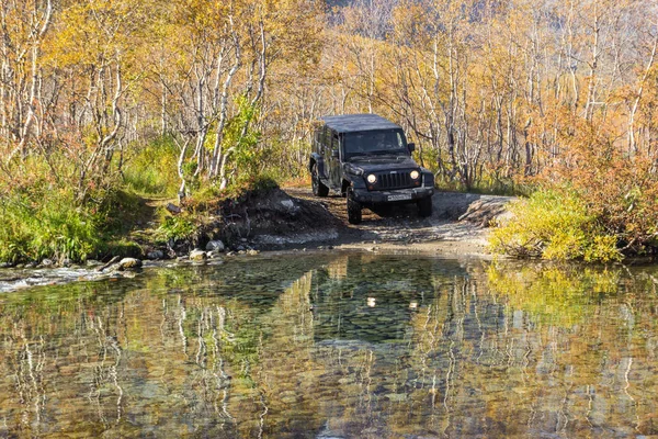 Στη Χερσόνησο Κόλα Περιφέρεια Μούρμανσκ Ρωσία Σεπτεμβρίου 2018 Μαύρο Jeep — Φωτογραφία Αρχείου