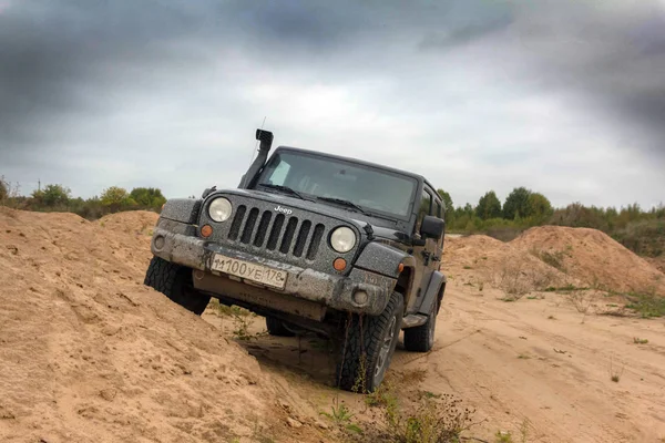 Novgorod Bölgesi Rusya Eylül 2018 Siyah Jeep Wrangler Sahara Üzerinde — Stok fotoğraf