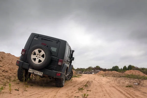 Nowogrodu Region Rosja Września 2018 Czarny Jeep Wrangler Sahara Piasku — Zdjęcie stockowe