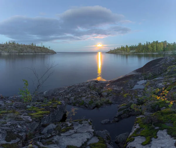 Notte Chiaro Luna Sul Lago Ladoga Carelia Russia — Foto Stock