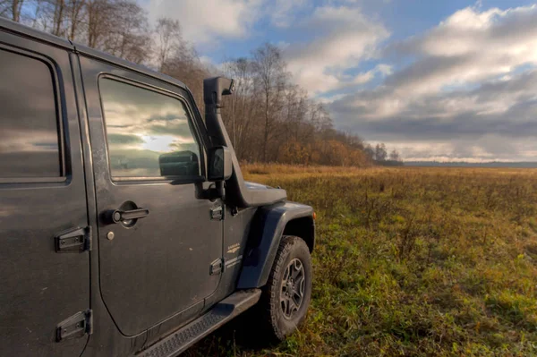 Région Leningrad Russie Octobre 2018 Jeep Wrangler Noire Chasse Dans — Photo