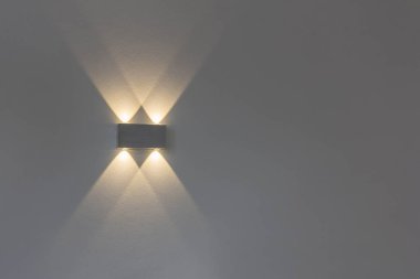 modern tarzda duvar lambası