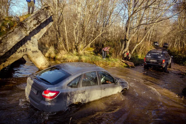 Leningrad Region Rosja Listopada 2018 Lada Granta Pasażera Samochodu Jeep — Zdjęcie stockowe