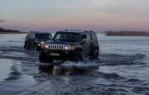 Región Leningrado Rusia Noviembre 2018 Grandes Suv Hummer Superando Una — Foto de Stock