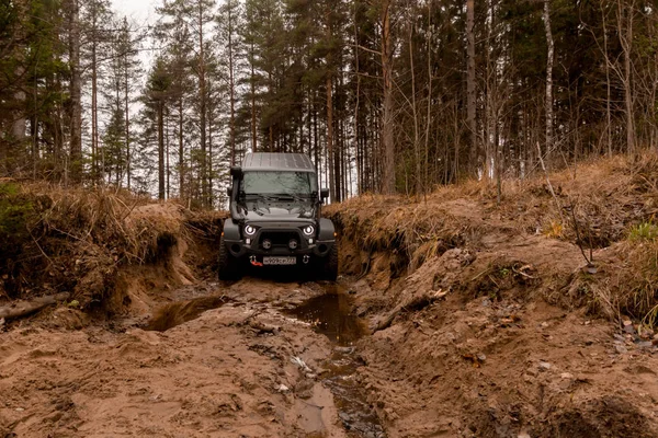 Leningrad Bölge Rusya Kasım 2018 Jeep Wrangler Bir Engeli Aşmak — Stok fotoğraf