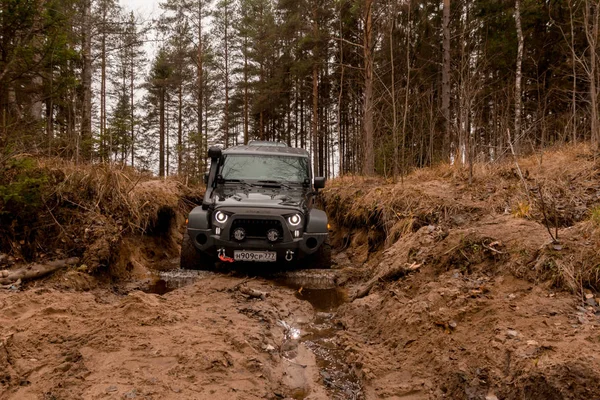 Región Leningrado Rusia Noviembre 2018 Jeep Wrangler Superando Una Barrera — Foto de Stock