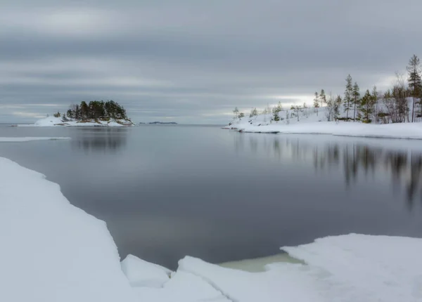 Témpanos Hielo Primavera Orilla Del Lago Ladoga Karelia Rusia — Foto de Stock