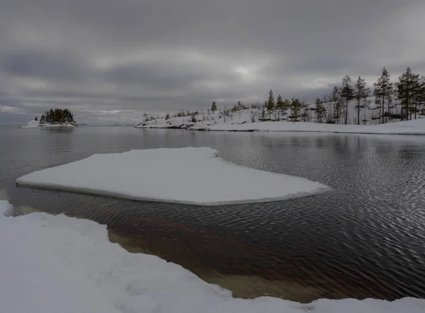 Témpanos Hielo Primavera Orilla Del Lago Ladoga Karelia Rusia — Foto de Stock