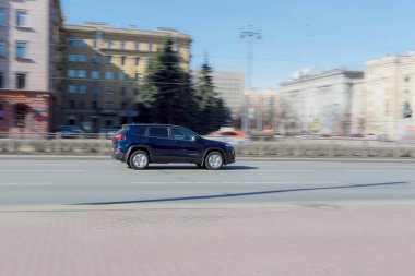 sokaklarda araba hareketi