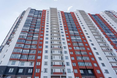 St. Petersburg, Rusya, 05.04. 2019: St. Petersburg'da Mareşal Kazakov sokaklarında büyük apartman